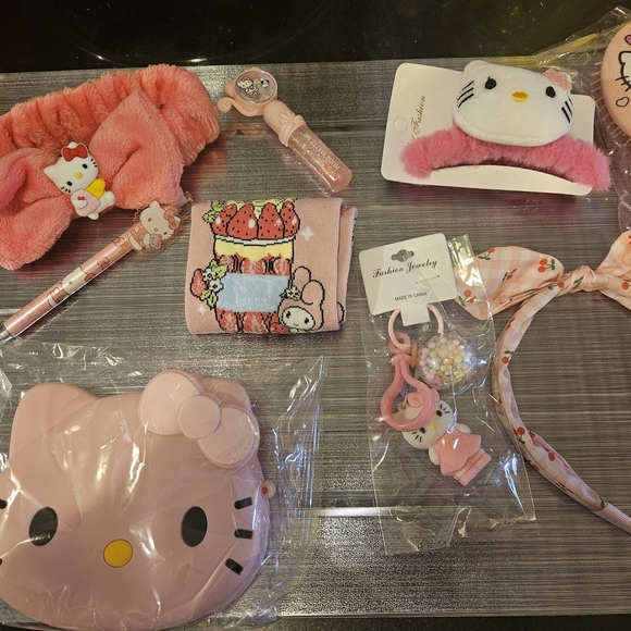 Hello Kitty Pink Accessory Gift Set with Tote, Headbands & Key Charm See 📸 - Picture 4 of 12